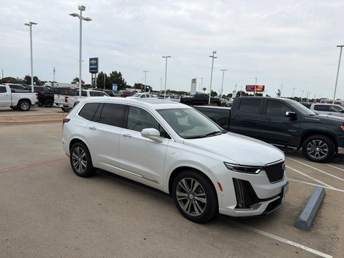 Used 2020 Cadillac XT6 Premium Luxury FWD image 1