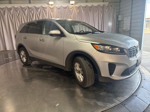 Used 2019 Kia Sorento L image 2