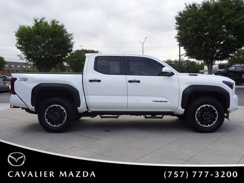 Used 2024 Toyota Tacoma TRD Off-Road w/ TRD Off Road Premium Package AWD/4WD image 3