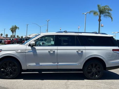 Used 2023 Lincoln Navigator L Reserve AWD/4WD image 7