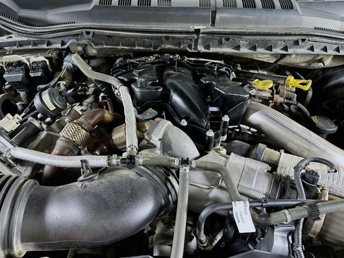 Used 2018 Ford F250 Lariat w/ Chrome Package image 31