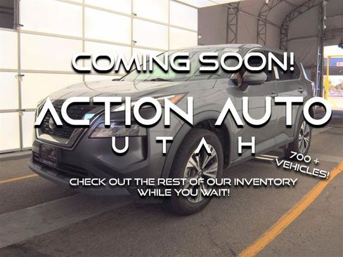 Used 2021 Nissan Rogue SV image 1