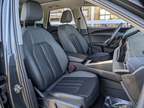 Used 2025 Audi Q5 Premium w/ Convenience Package image 28