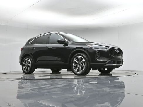 Used 2025 Ford Escape Platinum w/ Premium Technology Package image 4