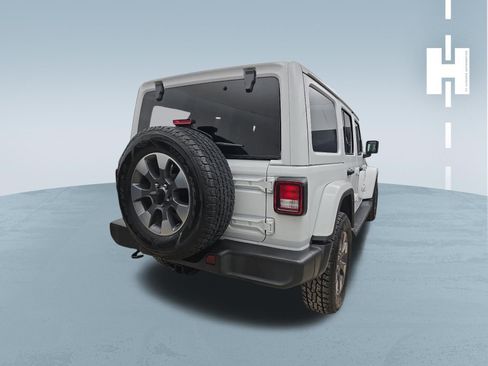 Used 2022 Jeep Wrangler Unlimited Sahara w/ Cold Weather Group AWD/4WD image 4
