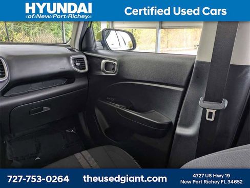 Certified 2024 Hyundai Venue SEL image 18