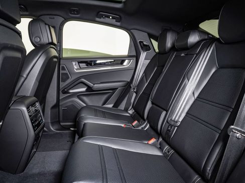 New 2026 Porsche Cayenne S AWD/4WD image 17