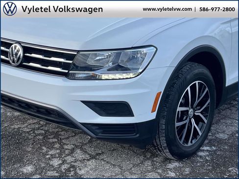 Certified 2021 Volkswagen Tiguan SE w/ Panoramic Sunroof Package image 6