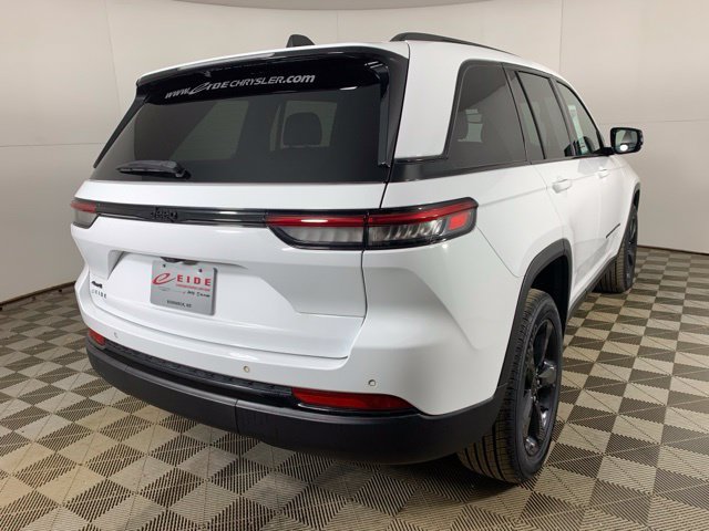 Used 2023 Jeep Grand Cherokee Altitude AWD/4WD image 15