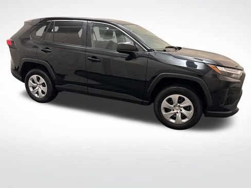 Used 2024 Toyota RAV4 LE AWD/4WD image 4