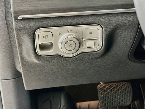 Certified 2025 Mercedes-Benz GLS 450 4MATIC image 11