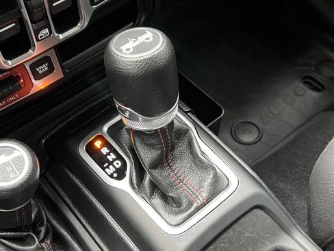 Used 2020 Jeep Wrangler Unlimited Rubicon w/ Steel Bumper Group image 30