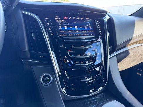 Used 2017 Cadillac Escalade Platinum AWD/4WD image 38