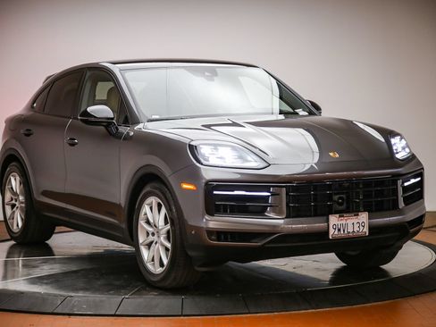 Certified 2025 Porsche Cayenne Coupe AWD/4WD image 9