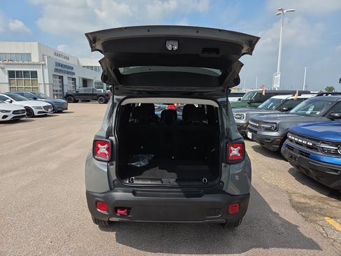 Used 2022 Jeep Renegade Trailhawk AWD/4WD image 6