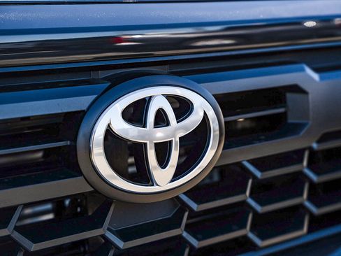 New 2025 Toyota Tacoma TRD Off-Road image 6