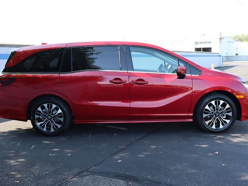 Certified 2026 Honda Odyssey Elite image 6