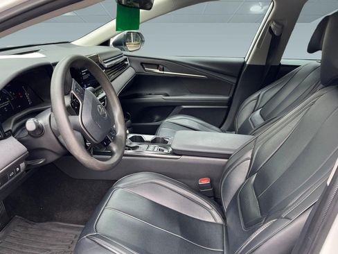Used 2025 Toyota Camry LE w/ Convenience Package FWD image 3