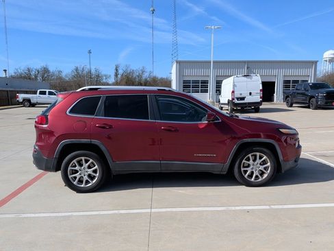 Used 2016 Jeep Cherokee Latitude w/ Comfort/Convenience Group FWD image 8
