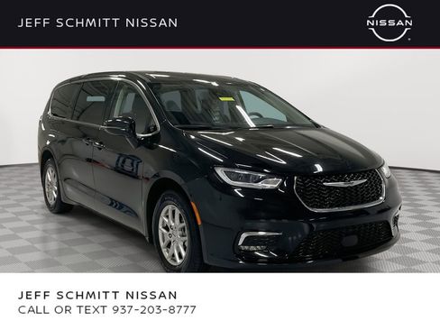 Used 2024 Chrysler Pacifica Touring-L image 1