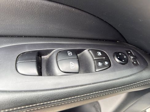 Certified 2020 Nissan Pathfinder SL image 12