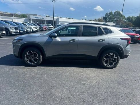 New 2026 Chevrolet Trax LT w/ LT Convenience Package FWD image 24