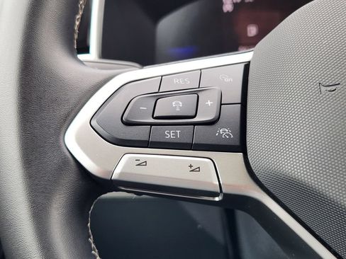 Certified 2025 Volkswagen Taos SE AWD/4WD image 22