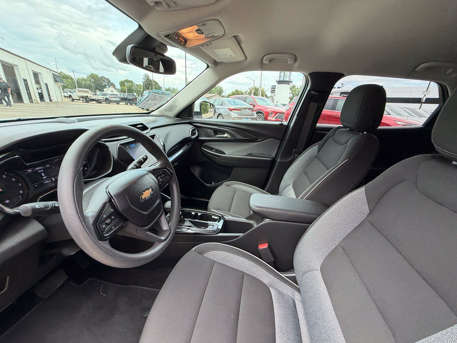 Used 2023 Chevrolet TrailBlazer LT w/ Convenience Package FWD image 32