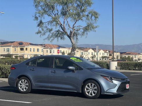 Used 2020 Toyota Corolla LE image 2