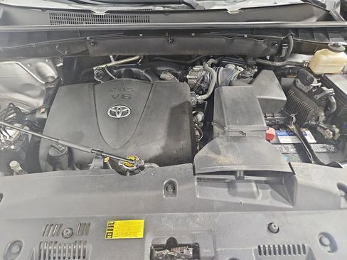Used 2017 Toyota Highlander XLE image 21