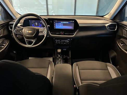 Used 2024 Chevrolet TrailBlazer LT w/ Convenience Package FWD image 9