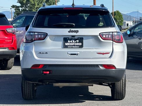 Used 2025 Jeep Compass Trailhawk AWD/4WD image 5