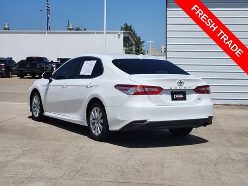 Used 2020 Toyota Camry LE FWD image 5