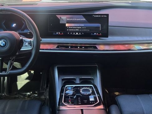 Used 2023 BMW i7 xDrive60 image 25