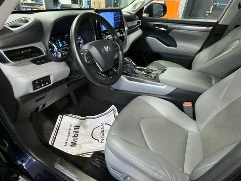 Used 2020 Toyota Highlander Platinum image 36