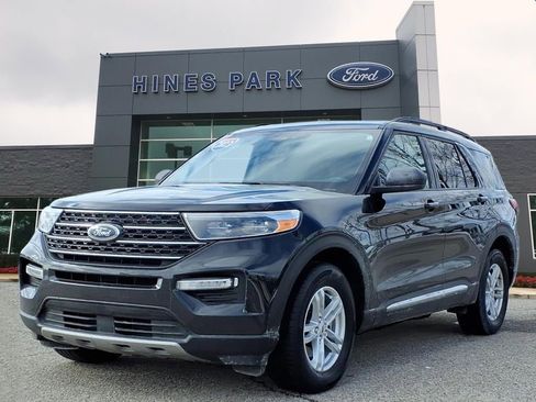 Used 2023 Ford Explorer XLT w/ Equipment Group 202A image 3
