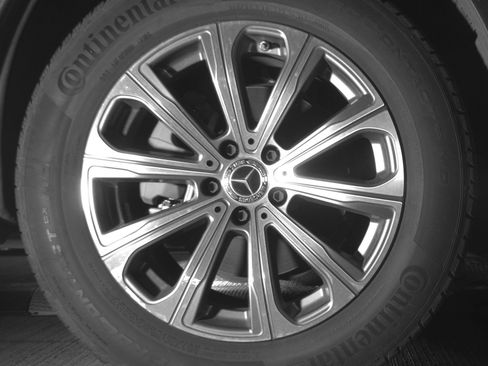 Used 2024 Mercedes-Benz GLC 300 4MATIC image 13