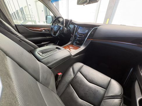 Used 2019 Cadillac Escalade Luxury RWD image 23