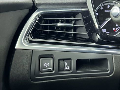 Used 2025 Cadillac XT6 Luxury image 18