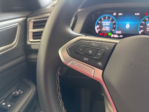 Used 2025 Volkswagen Atlas Cross Sport SE image 14