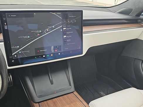 Used 2022 Tesla Model S image 12