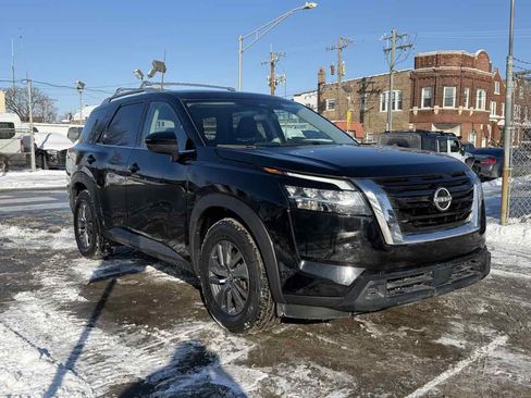 Used 2022 Nissan Pathfinder SV image 3
