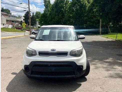 Used 2019 Kia Soul FWD image 2