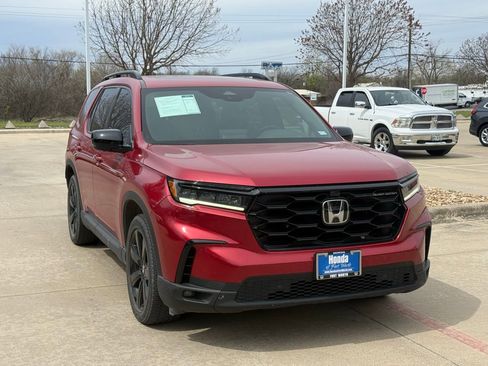 Used 2025 Honda Pilot Black Edition image 8