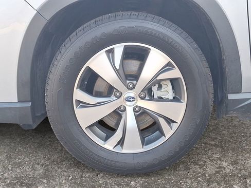 Used 2023 Subaru Ascent Premium image 9