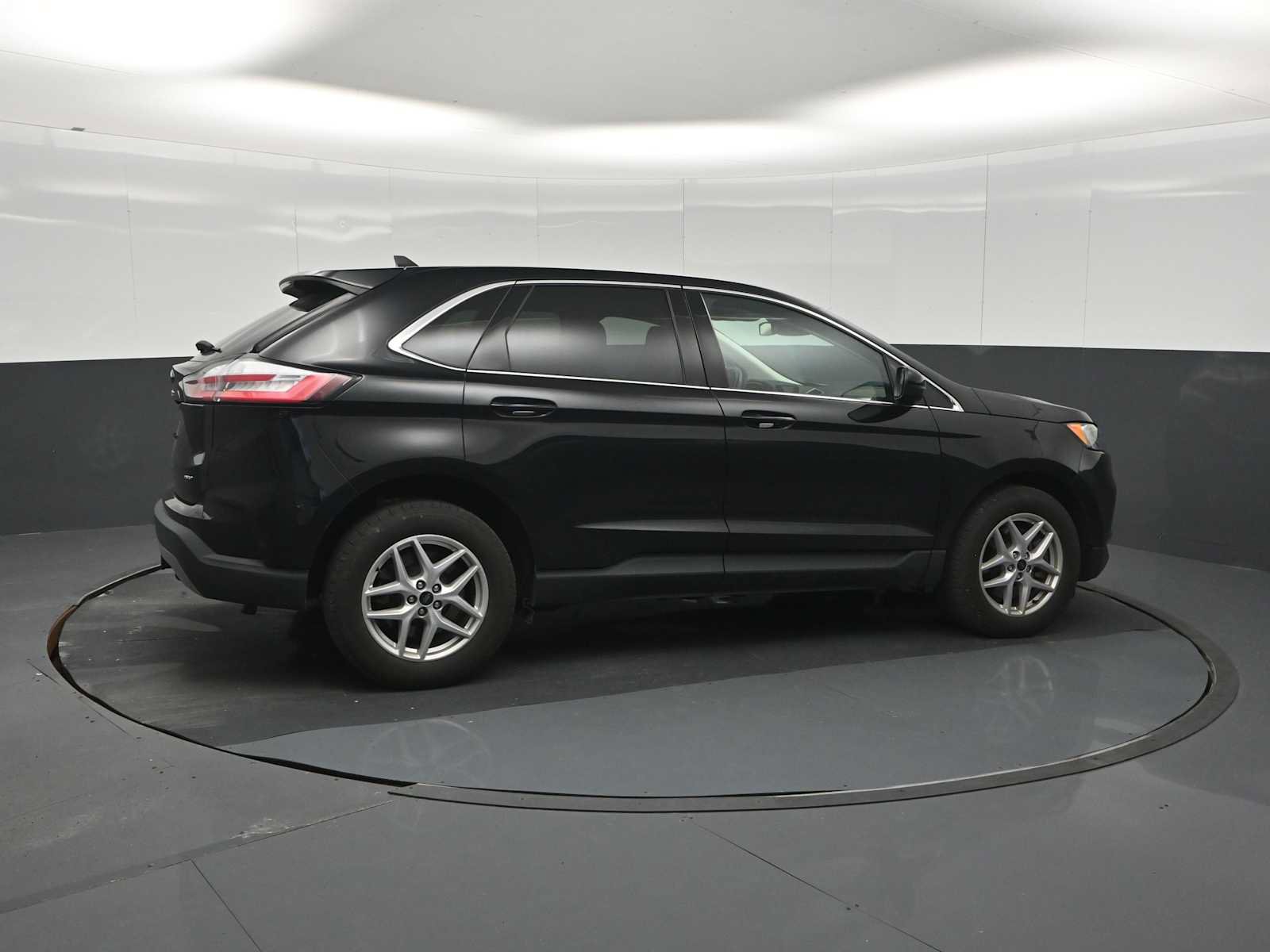 Certified 2024 Ford Edge SEL w/ Convenience Package AWD/4WD image 9