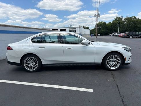 Used 2024 BMW 530i xDrive AWD/4WD image 6