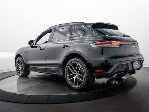 Certified 2024 Porsche Macan AWD/4WD image 3