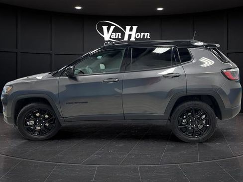 Used 2022 Jeep Compass Altitude w/ Sun and Sound Group AWD/4WD image 4