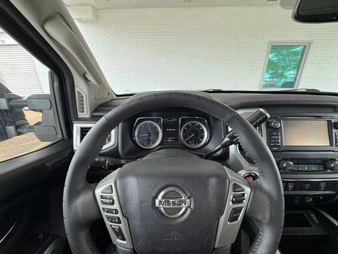 Used 2017 Nissan Titan SL w/ SL Towing Convenience Package RWD image 32